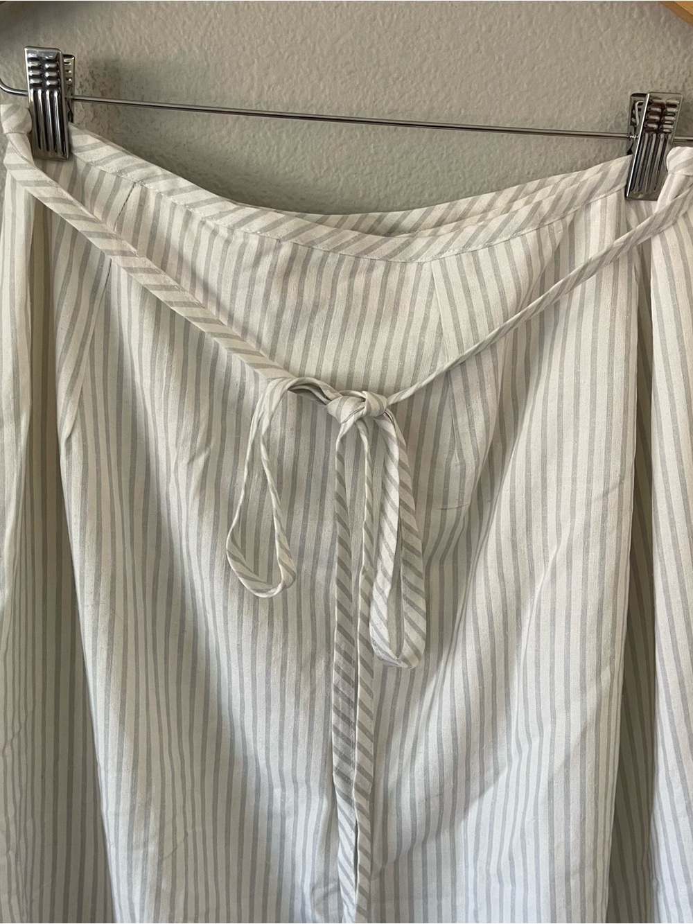 Charlie Holiday Striped Linen Blend Midi Wrap Skirt Size 6 White/Gray - Picture 7 of 11